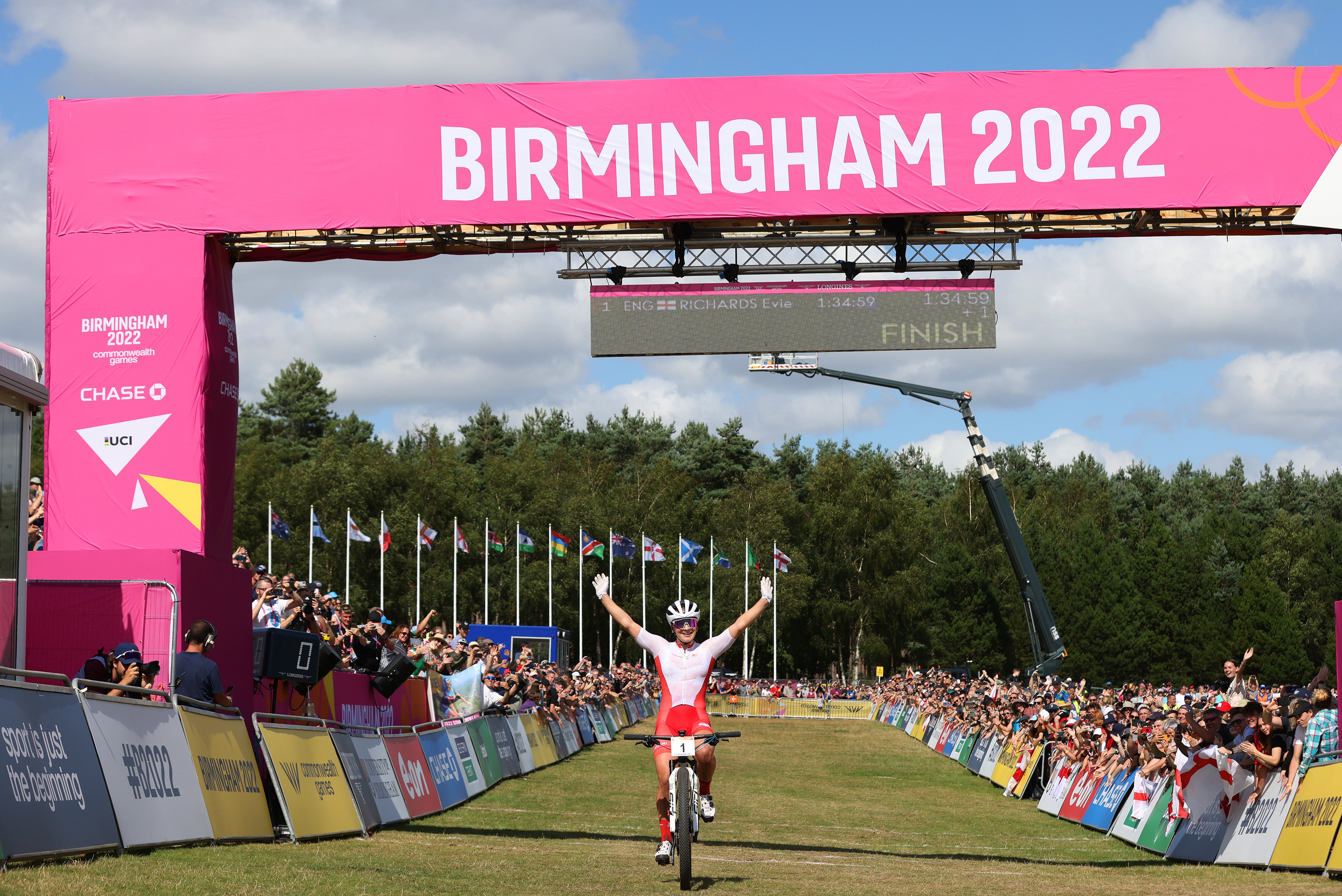 Evie Richards won Commonwealth Games gold in Birmingham in 2022
