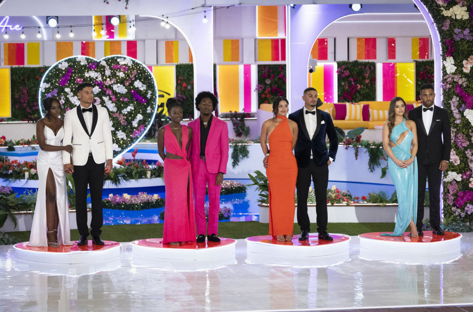 The four finalist couples will participate in the meeting.