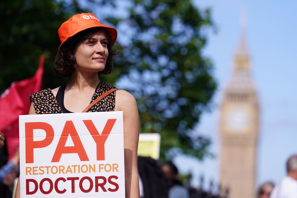 Assistenzärzten wurde 20 % Gehaltserhöhung angeboten, um Streiks zu ...