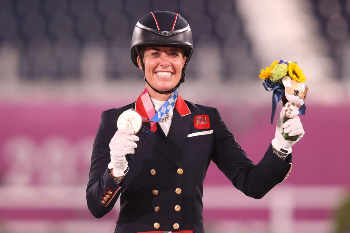 Charlotte Dujardin scheidet bei den Olympischen Spielen 2024 aus, weil ihr vorgeworfen wird, sie habe „24 Mal ein Pferd geschlagen wie ein Zirkuselefant“