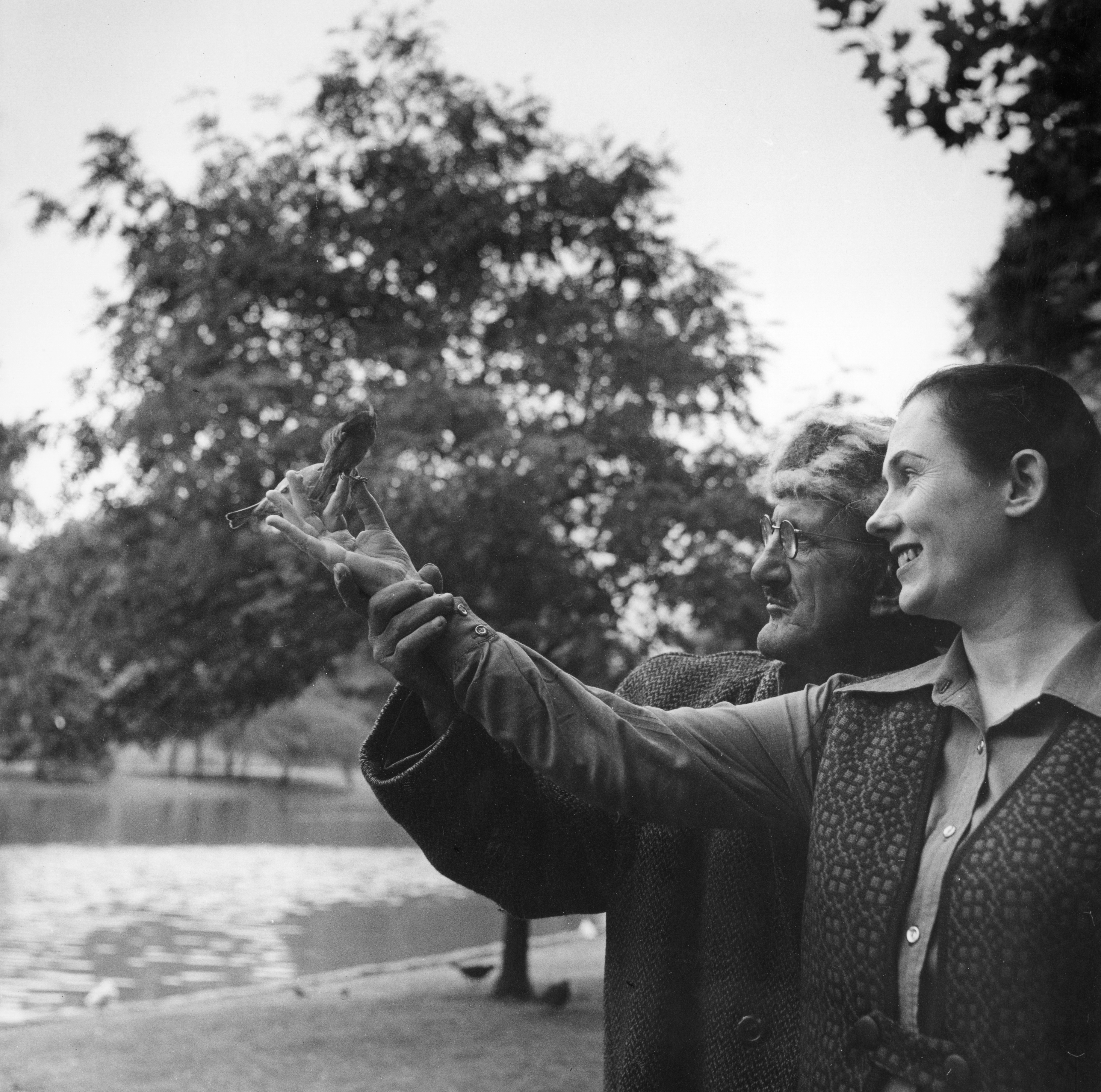 Peralta and ‘Birdman’ Bert (homeless since age 14) feed birds together in St James’s Park