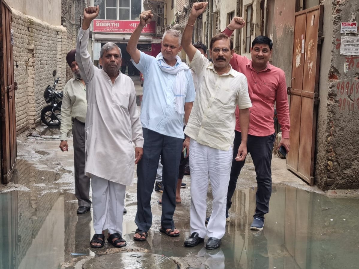 Peeragarhi’s residents protest against water contamination