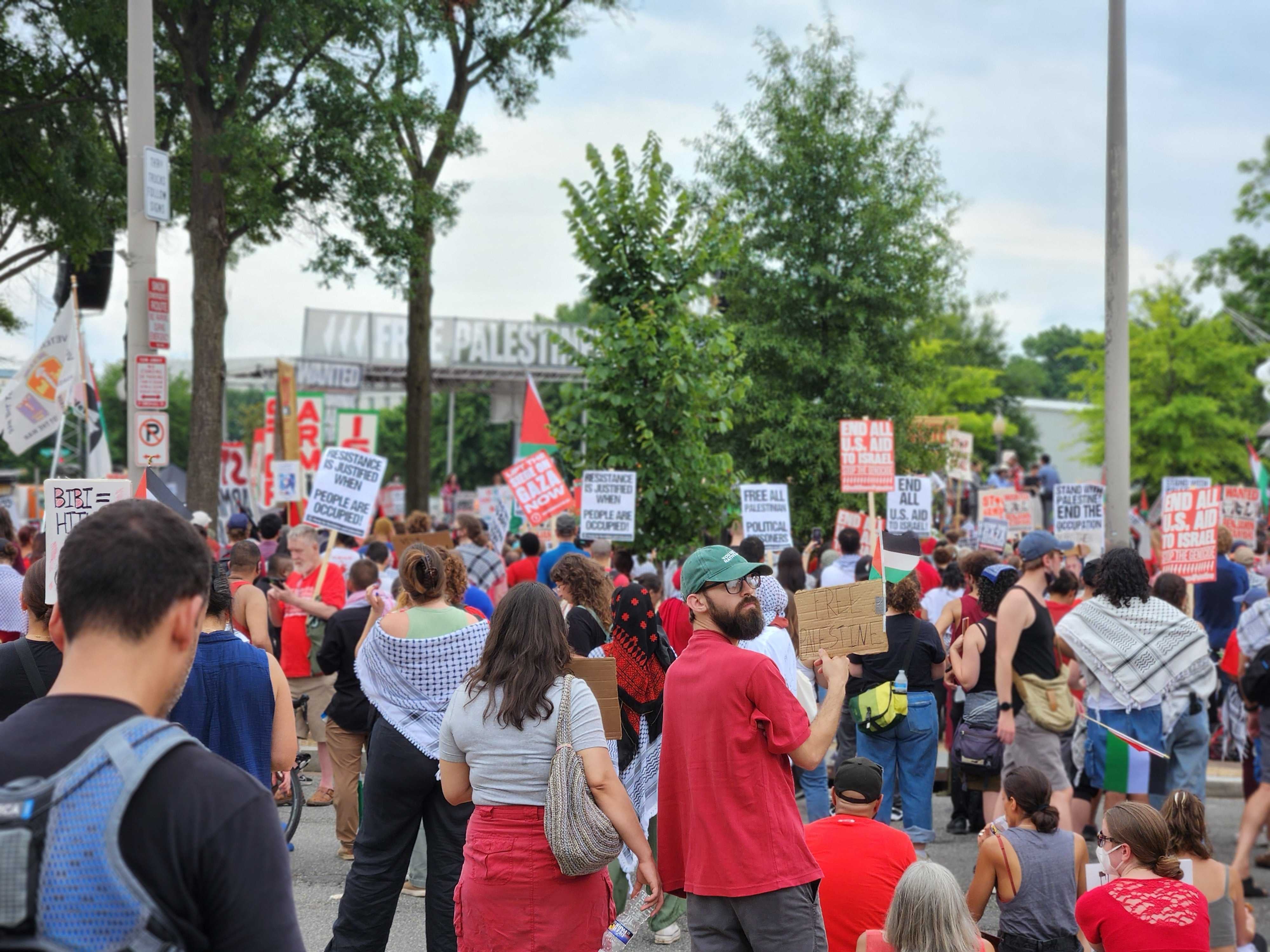 Demonstrators listen to speakers at the main stage of a rally outside of Congress during Benjamin Netanyahu’蝉 address to a joint session of the House and Senate on Wednesday, July 24, 2024