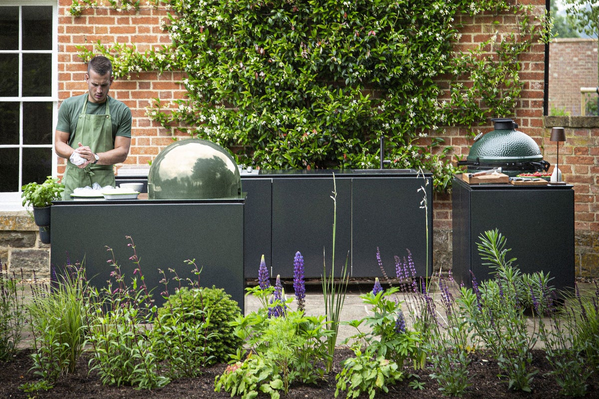 How to create the ultimate outdoor kitchen