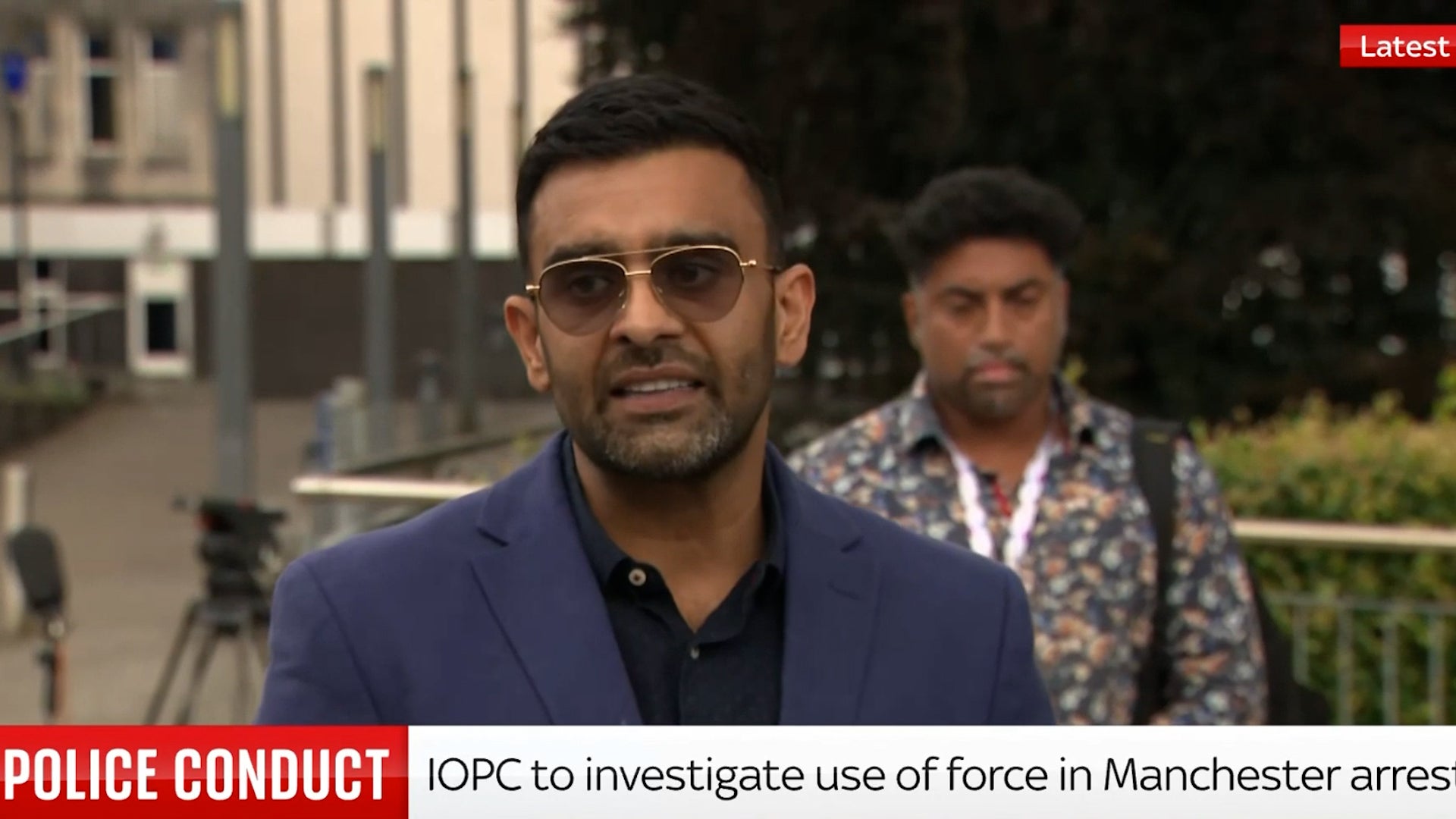 <p>Man kicked by Manchester police has brain cyst, says lawyer. </p>