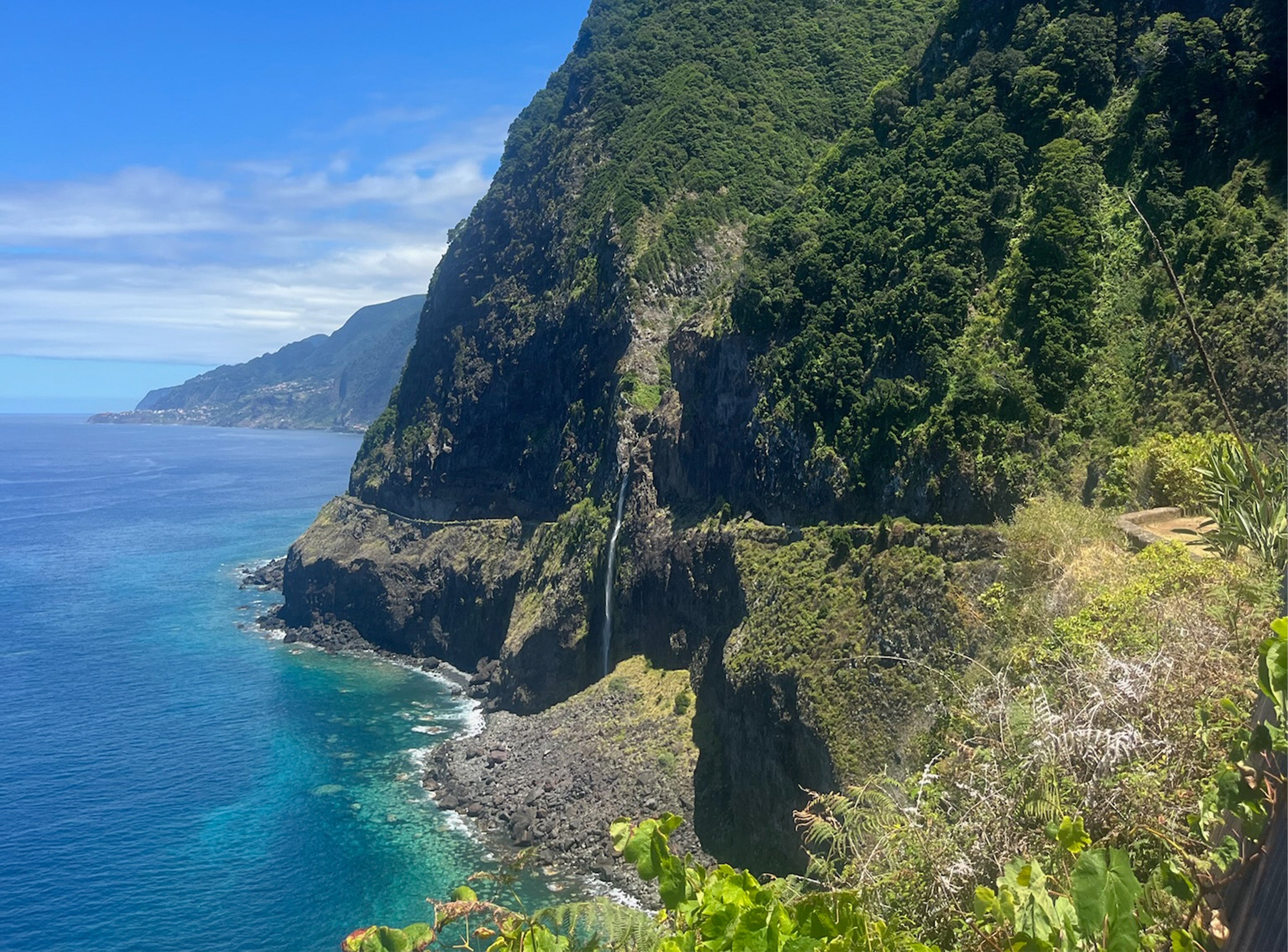 Para vistas inesquecíveis, dirija-se ao Cabo Gir, a falésia marítima mais alta da Europa.