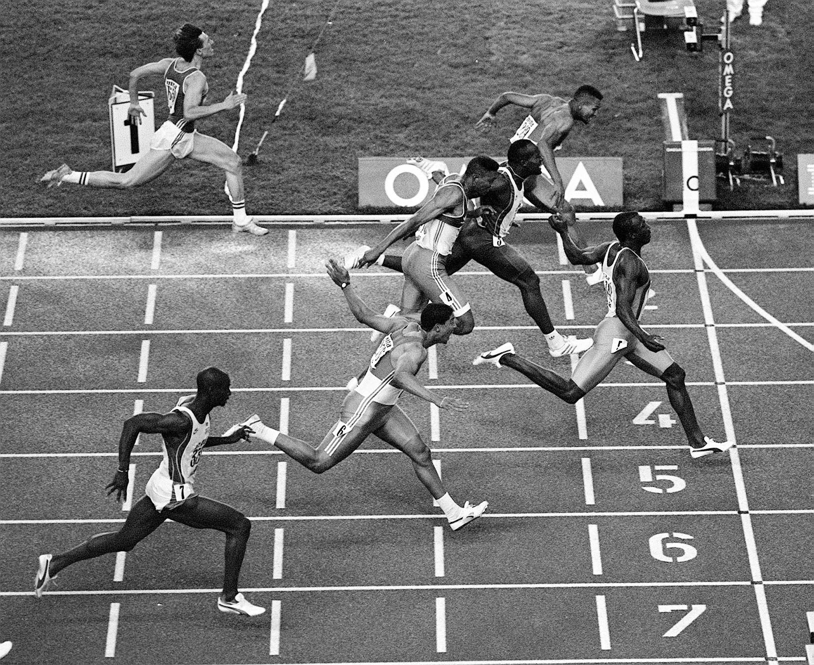 Linford Christie memenangkan final lari 100m dalam waktu 9,96 detik, Barcelona 1992