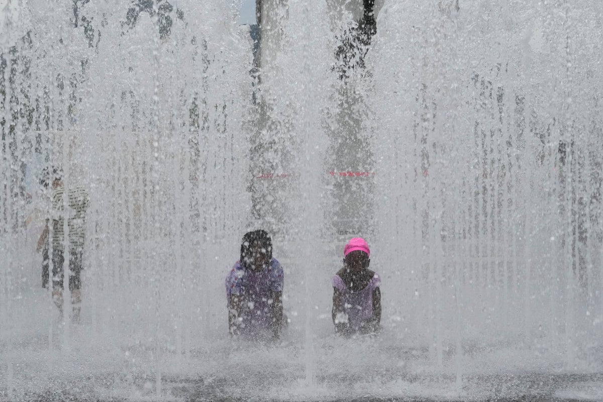 South Korea mandates breaks for outdoor workers in deadly heat