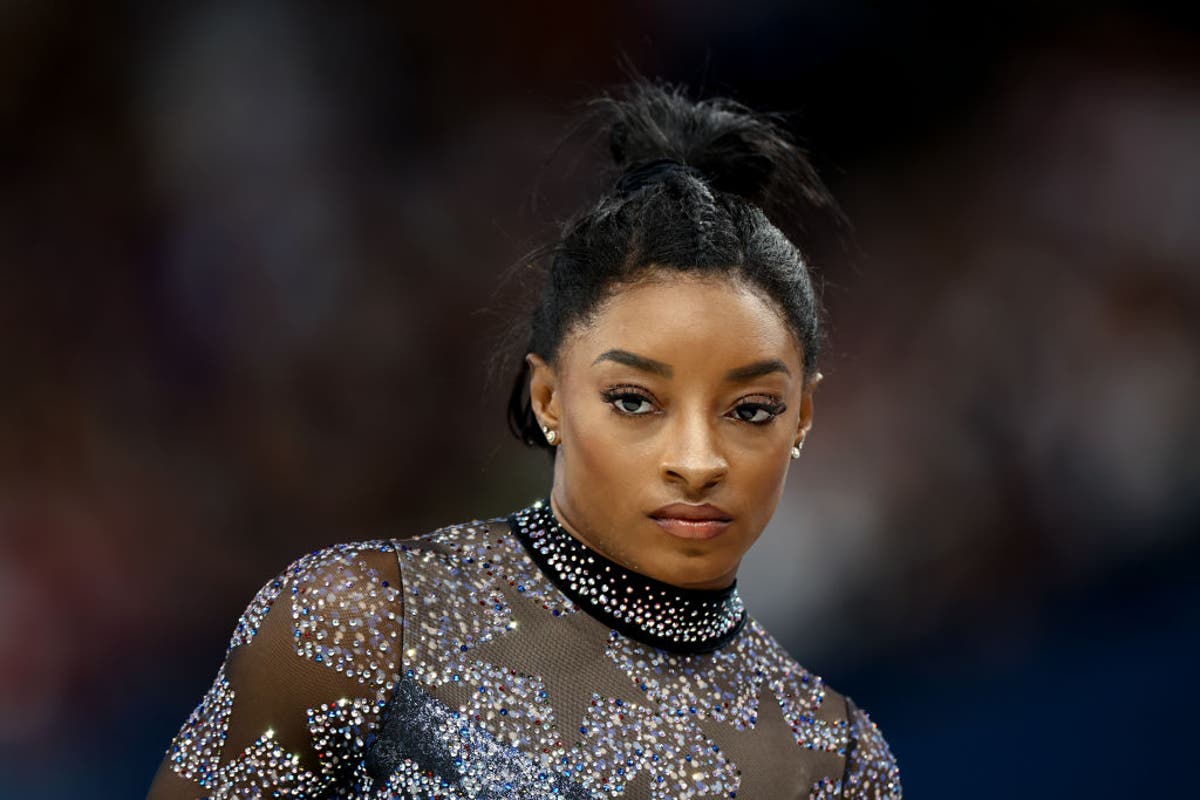 Simone Biles sparks injury concern after fall in Olympic qualifying
