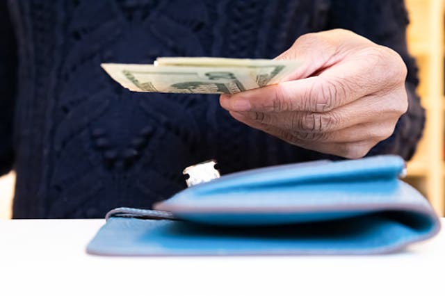 <p>Employee refuses to give ‘condolence money’ after not receiving any themselves</p>