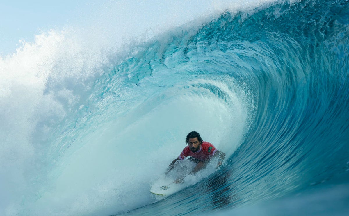 Olympic surfing: Early favourites overcome wipeouts, tricky waves and unpredictable weather in Tahiti