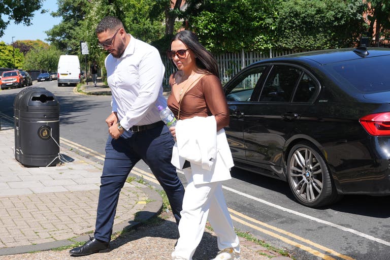 Prison officer pleads guilty to misconduct after having sex with inmate(02)