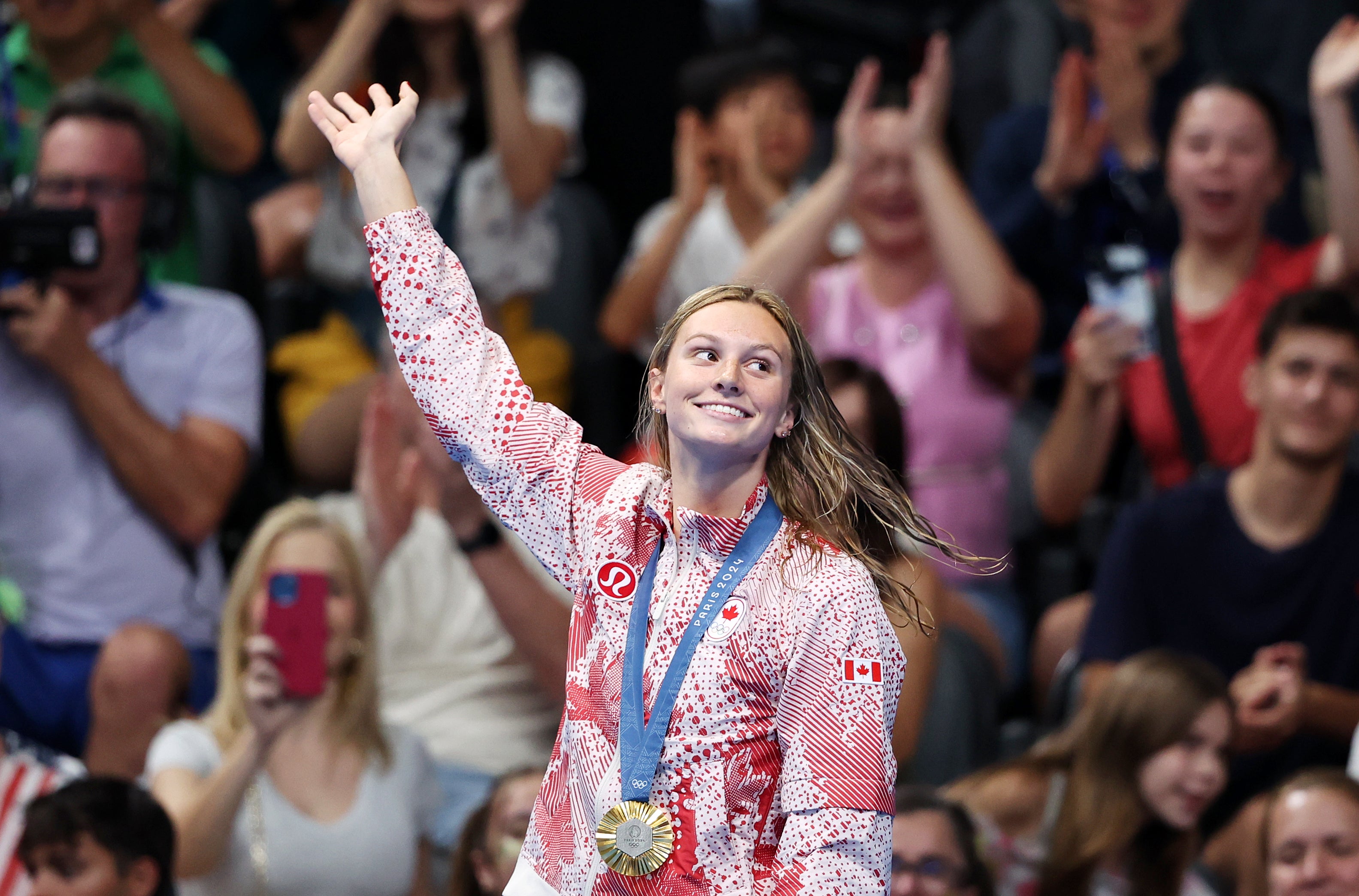 Summer McIntosh waves to the crowd after winning gold in Paris