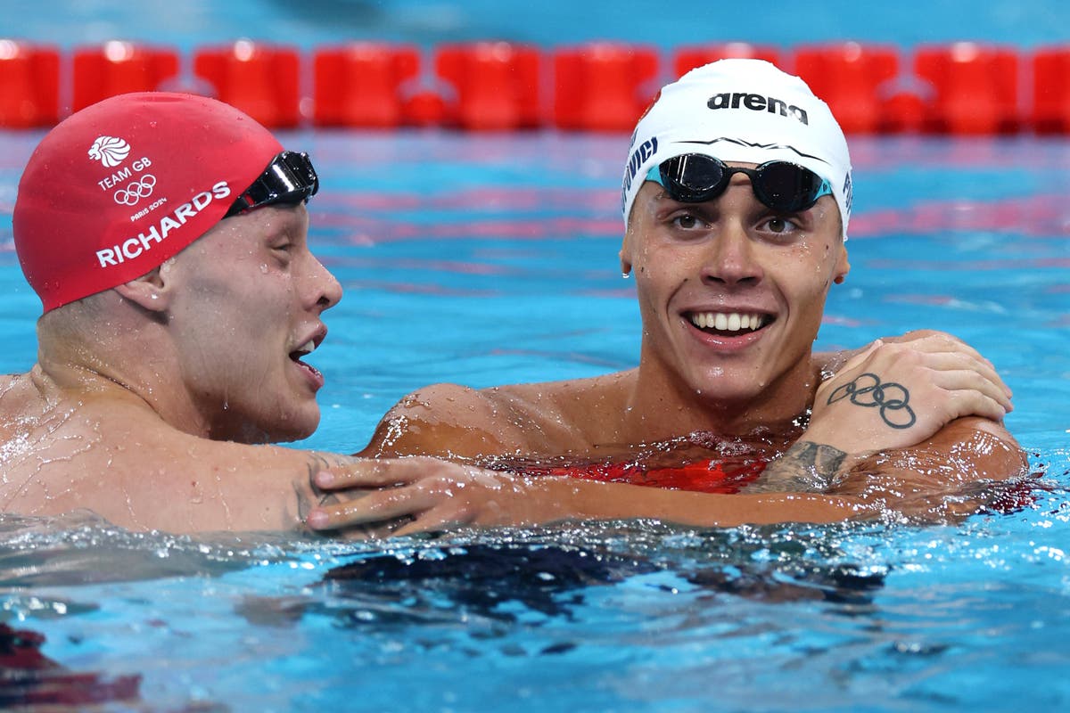 Olympische Spiele 2024 live: Matt Richards gewinnt atemberaubendes Silber im Schwimmen, während Tom Pidcock Gold im Mountainbike-Rennen holt