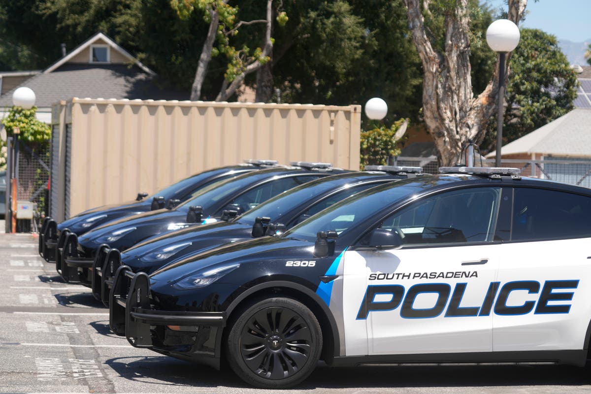 California city unveils nation&rsquo;s first all electric vehicle police fleet 
