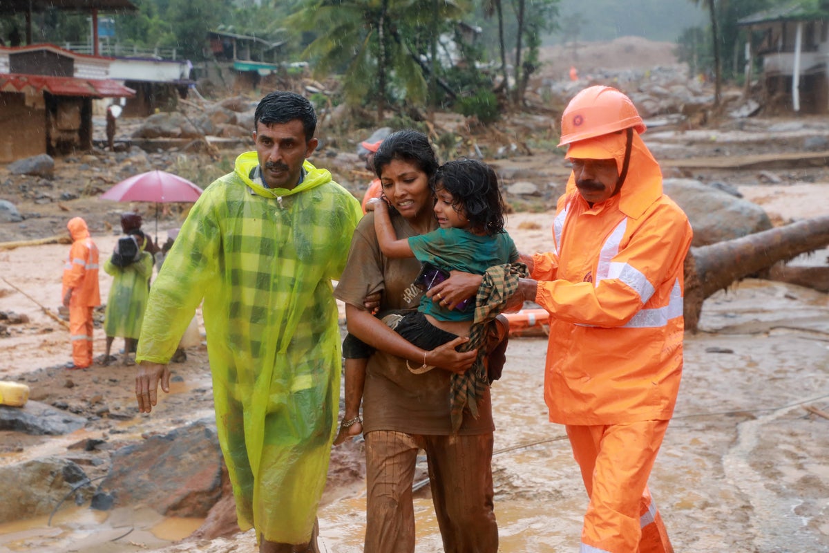 Kerala landslides – latest: Hundreds feared trapped as death toll soars amid heavy rains in southern India