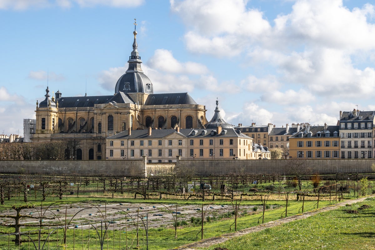 Escape the bustle of Paris for these regal towns less than an hour away
