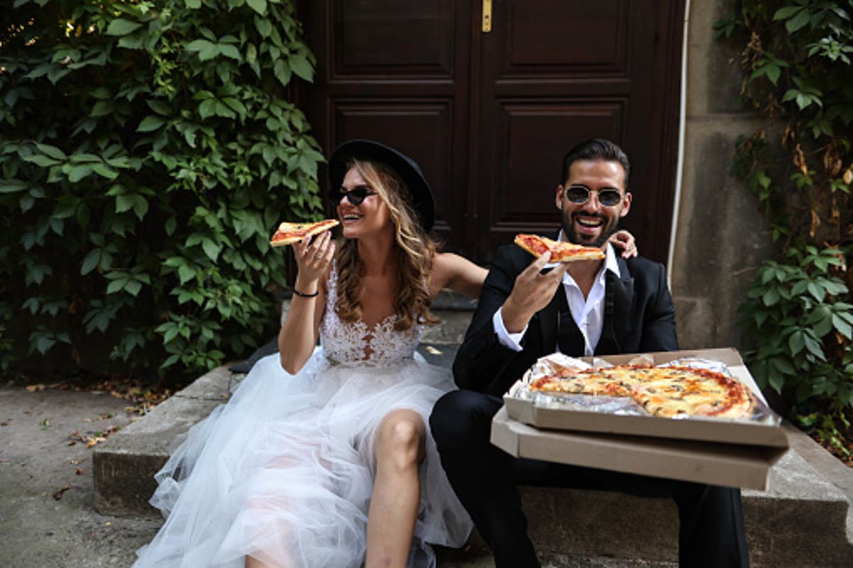 Wedding guests order pizza and wings when food supply runs out Wedding guests order pizza and wings when food supply runs out