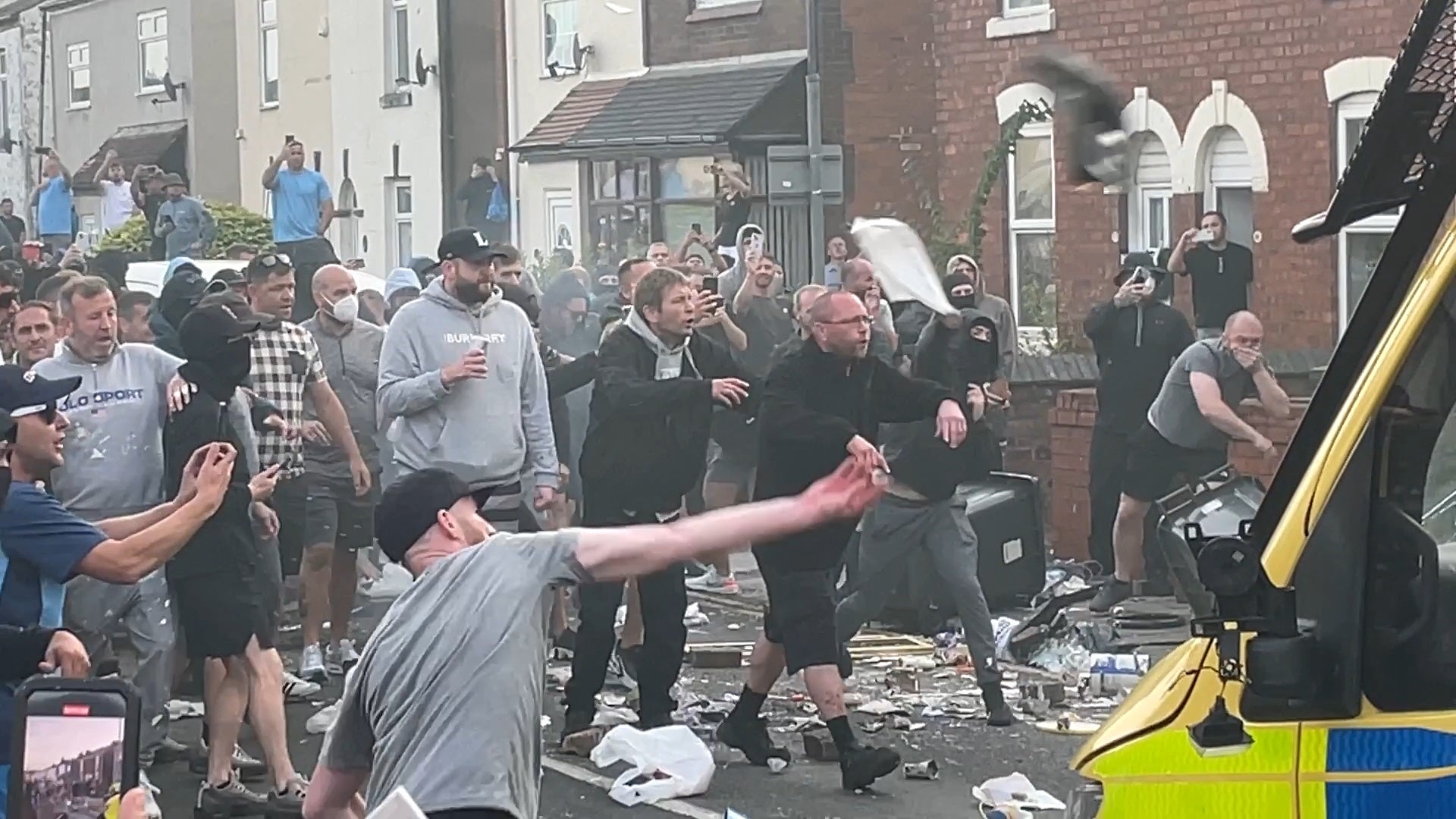 Police clash with far-right mob outside Southport mosque after knife ...