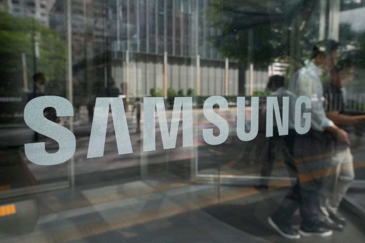 Samsung posts a 15-fold increase in operating profits in last quarter