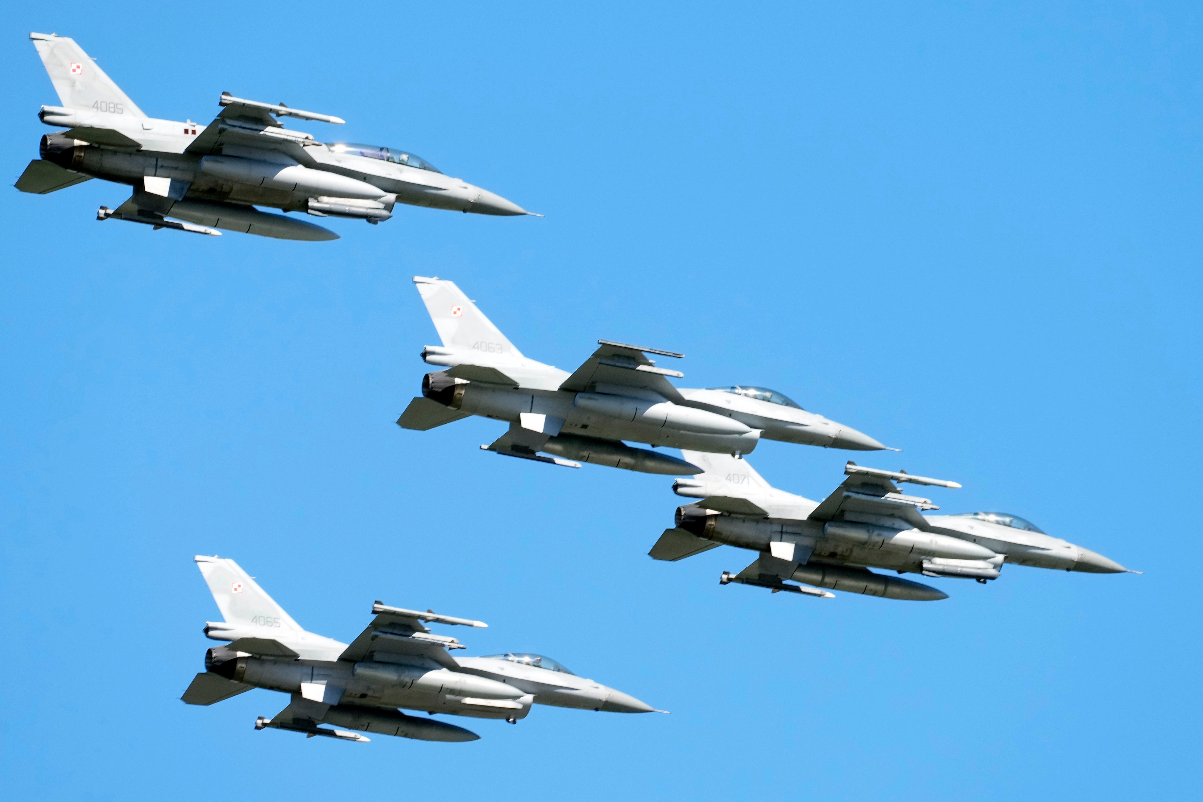 Ukraine receives first F-16 fighter jets to bolster defenses against ...