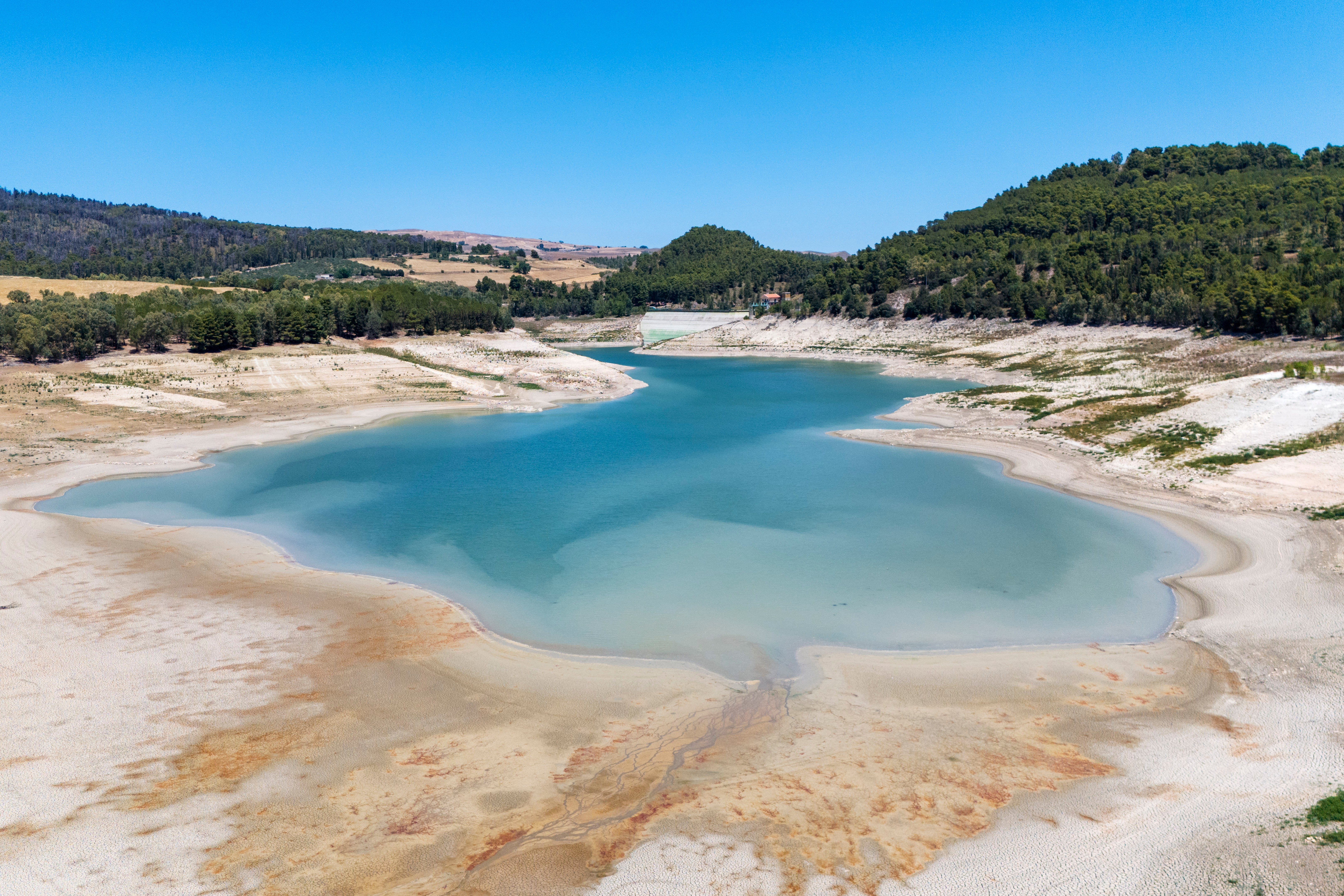 Lake Fanaco supplies water to a large area of ​​southern Sicily, including the city of Agrigento.