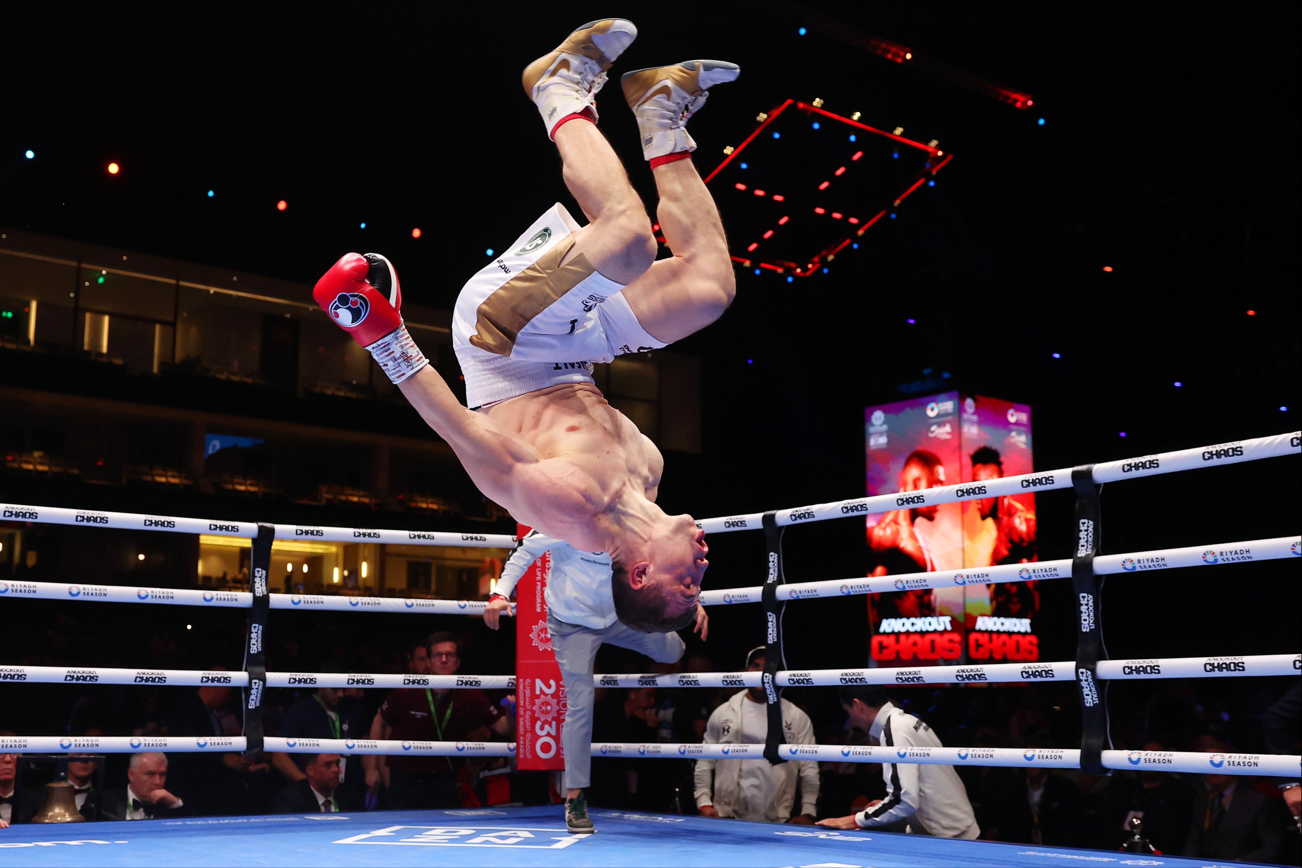 Madrimov celebrates his victory over Kurbanov