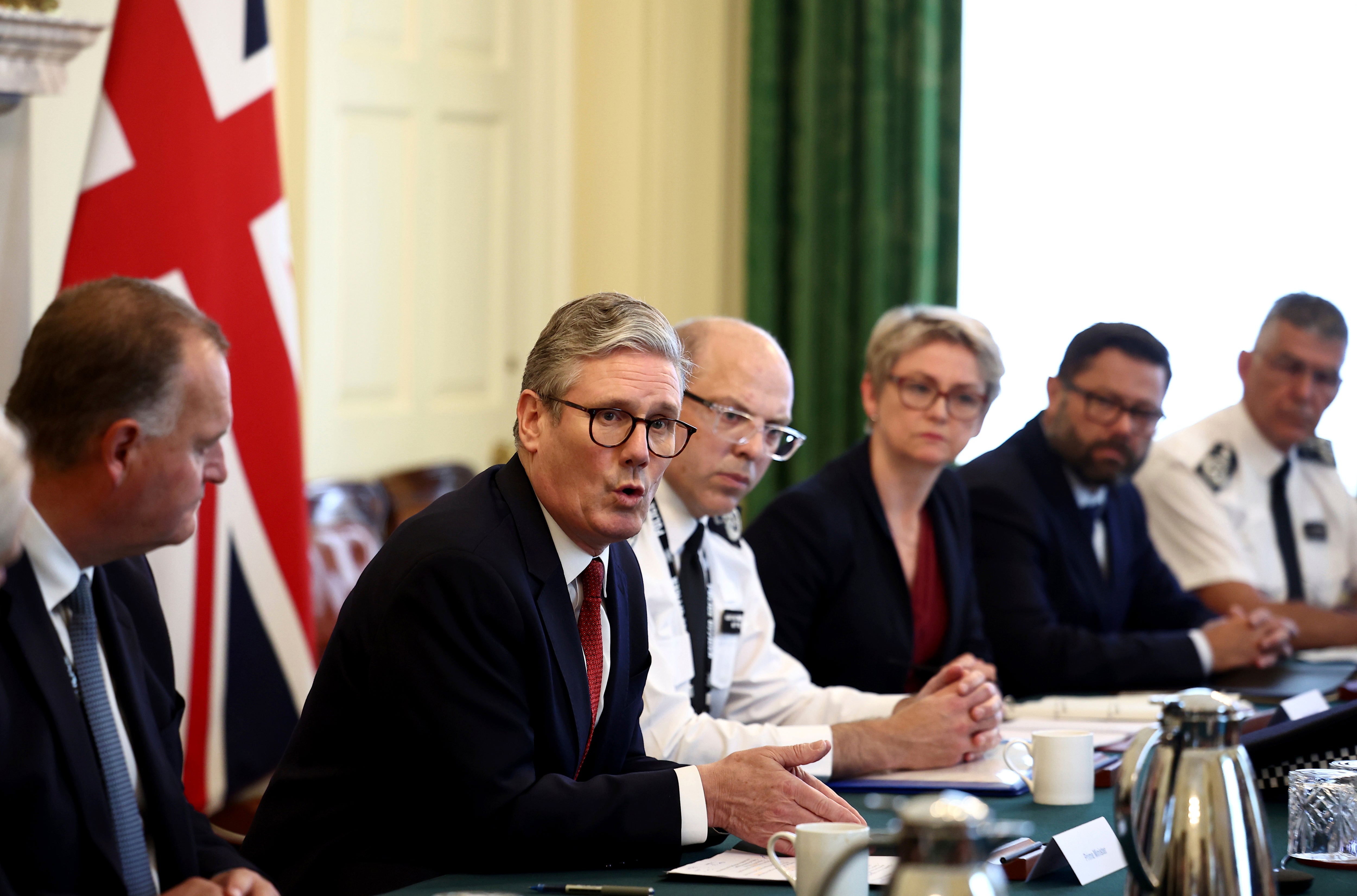 Starmer holds a summit with police chiefs