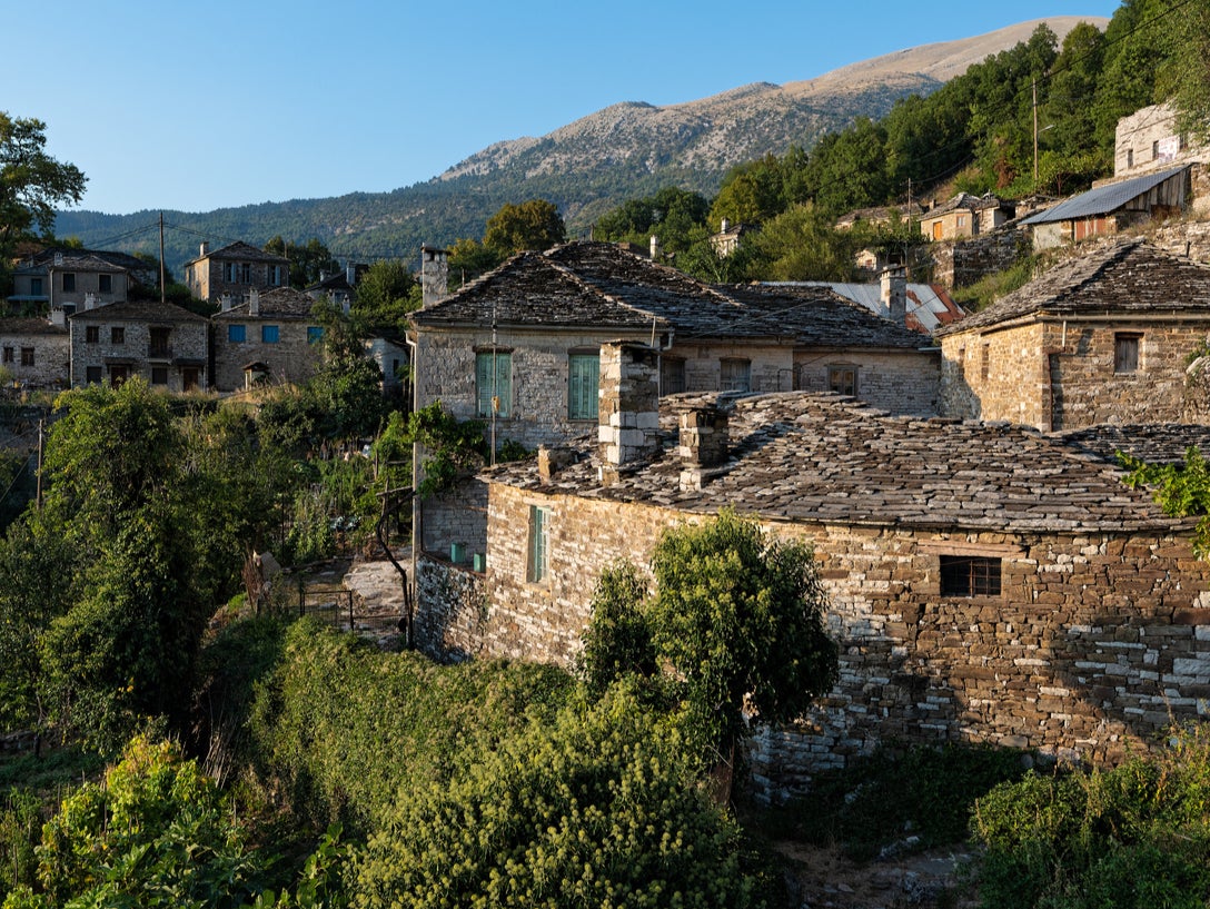  The stone houses of Mikro Papigo