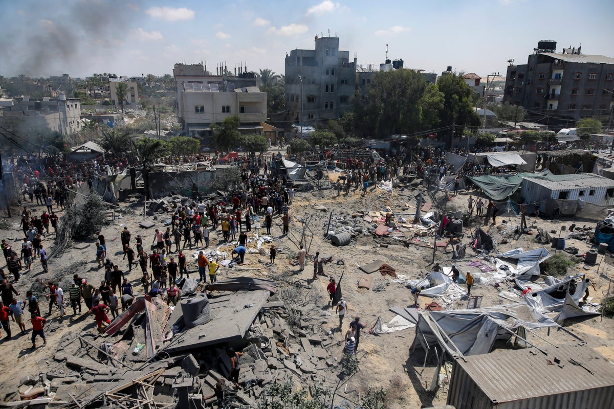 Mourners pay respects to slain Hamas leaders as worries of regional war mount