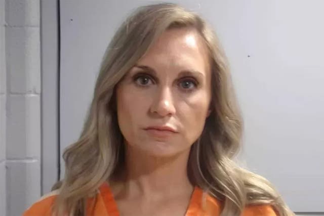 <p>Misty Roberts, exalcaldesa de DeRidder, Luisiana, salió de prisión tras cumplir una condena de 90 días por violar a un adolescente de 16 años durante una fiesta en una piscina en 2024</p>