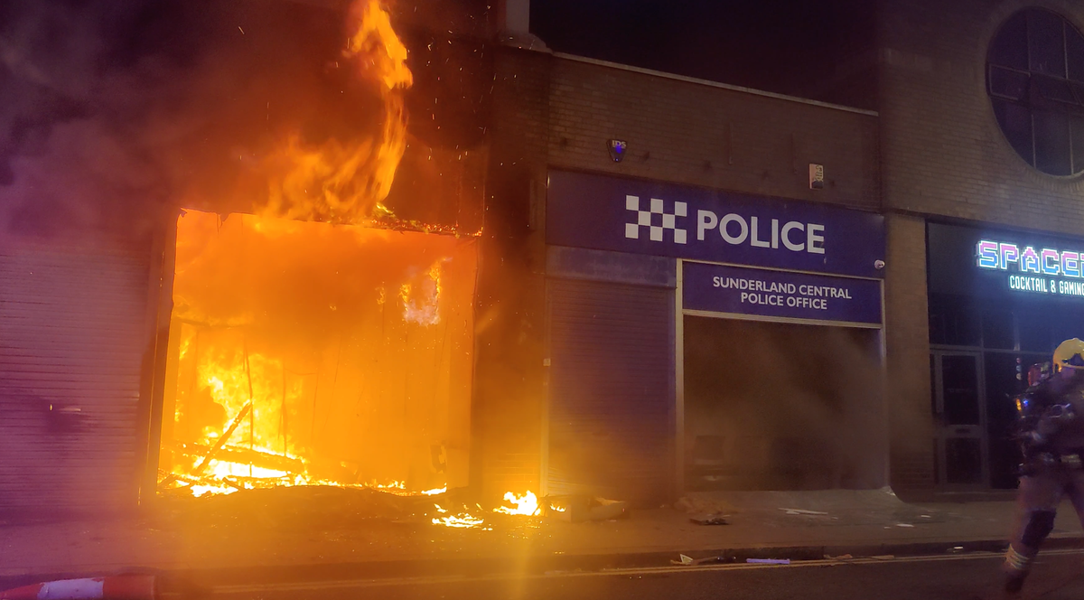 New UK riots erupt in Sunderland with police station set on fire and car torched