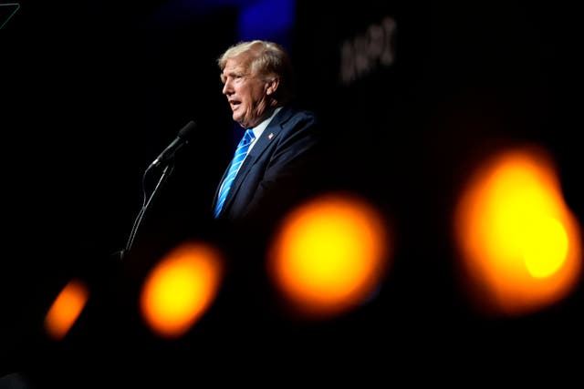 <p>Donald Trump ‘threw out’ (disseminated) baseless theories about Joe Biden’s illness. Theories worthy of being immediately ‘thrown out’ (dismissed) </p>