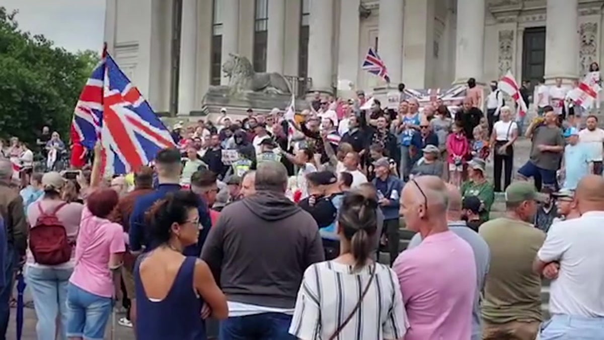 Portsmouth crowd chants ‘I’m English ‘til I die’ as far-right marches spread across UK