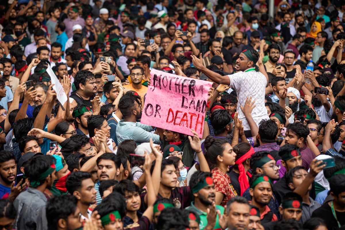 Protests and violence break out again in Bangladesh amid calls for the government's resignation