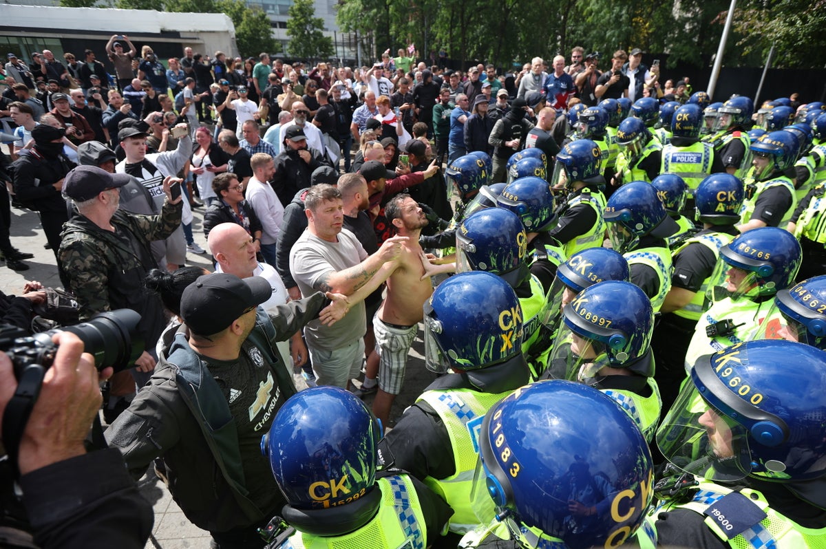 Far-right protesters in violent clashes with police as unrest spreads to cities across UK