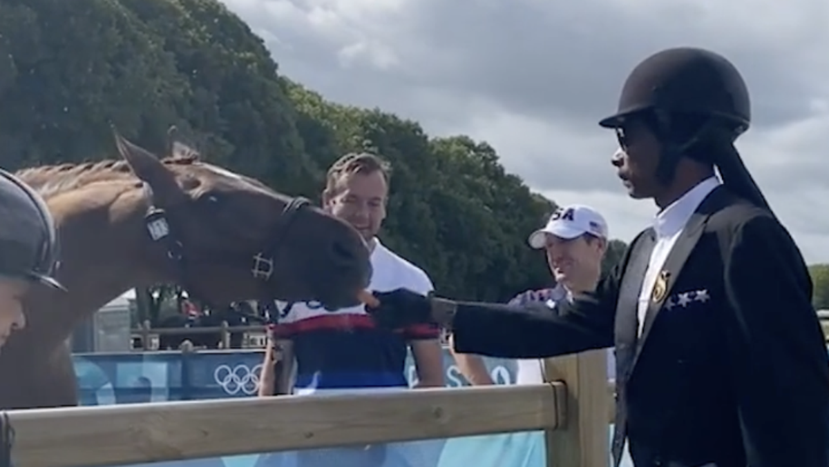Snoop Dogg feeds Olympic horses despite fear as he sports full equestrian outfit