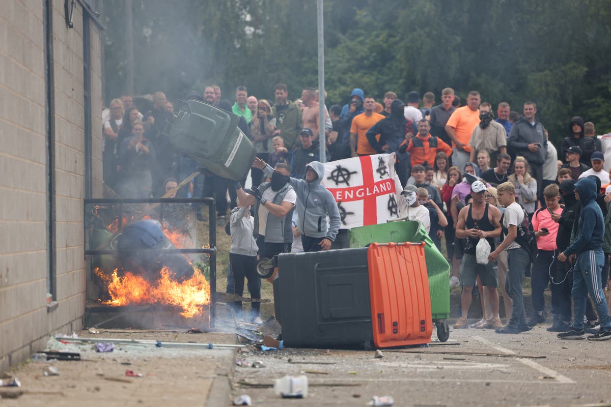 Starmer issues guarantee that far-right thugs will regret mob violence after they besiege asylum seeker hotels