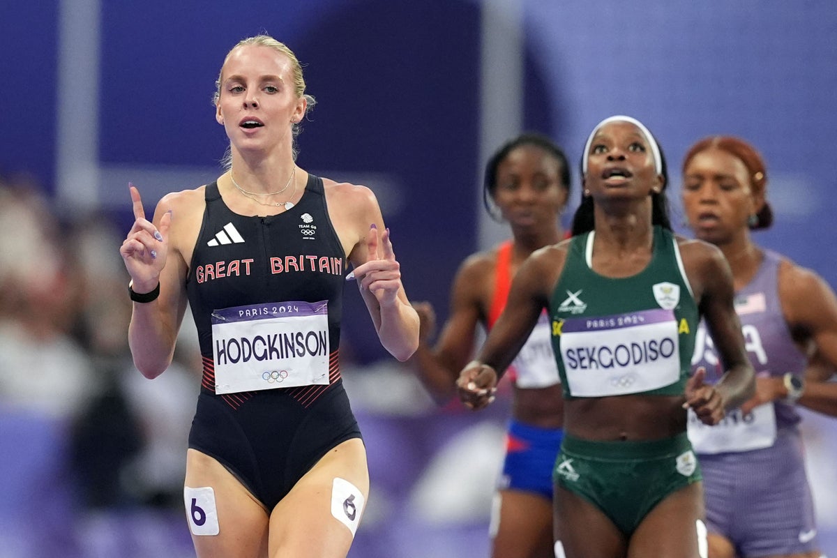 Gold medal favourite Keely Hodgkinson cruises through to 800 metres final