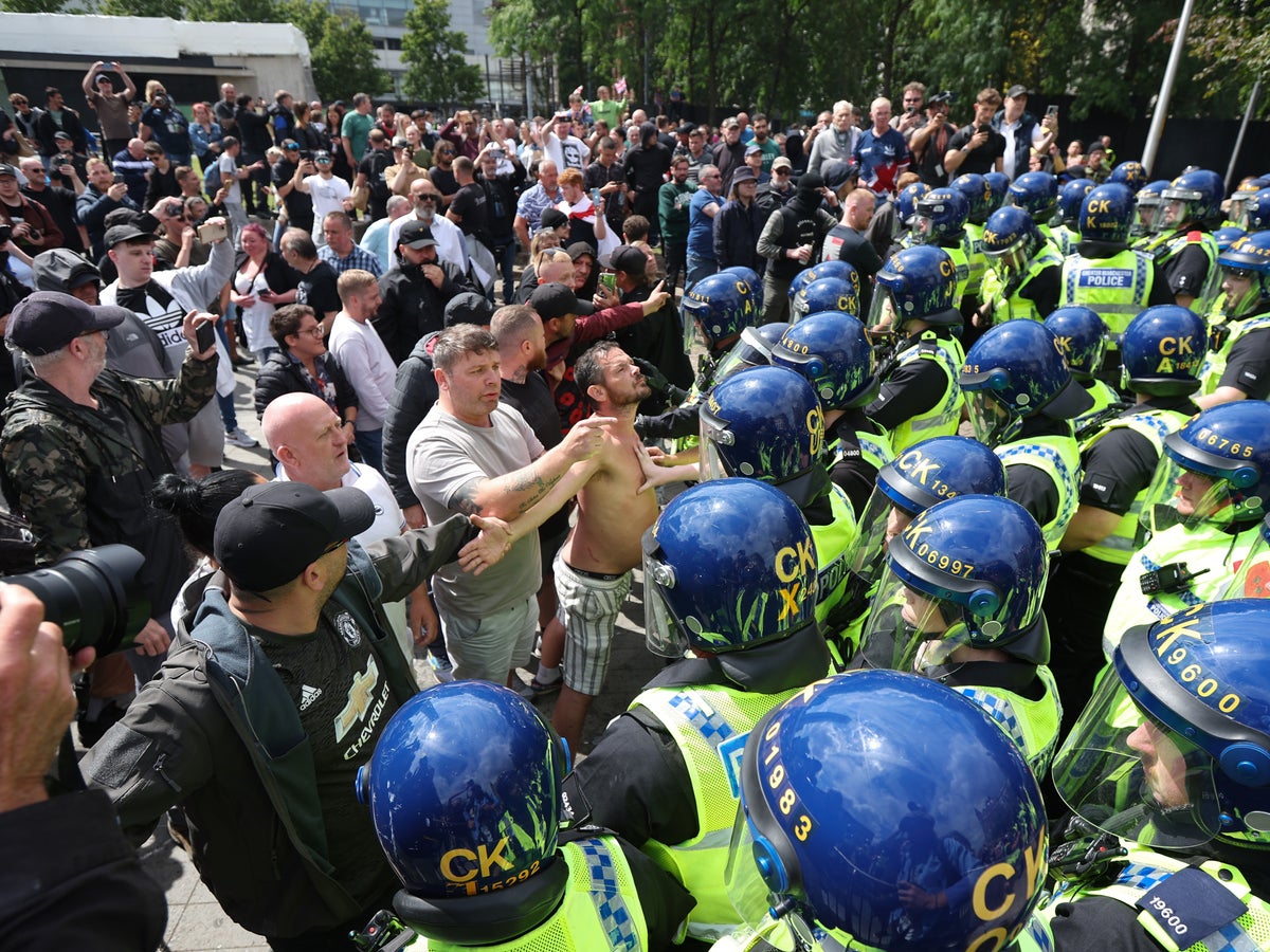Starmer creates ‘standing army’ of specialist police officers as rioters face ‘a reckoning’