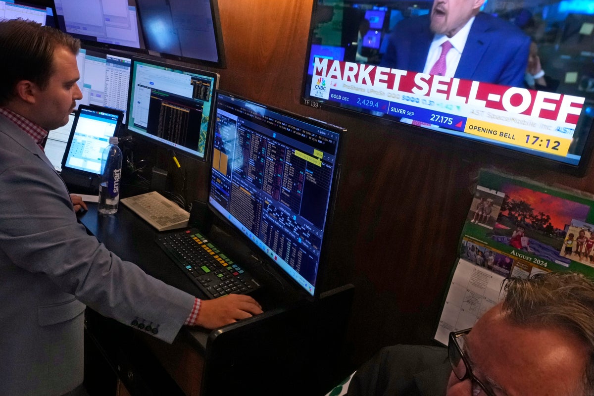 Schwab, Fidelity, other online trading brokerages appear to go dark during huge market sell-off