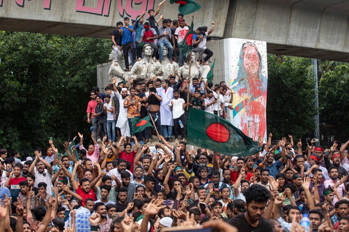 AP PHOTOS: Bangladesh protesters celebrate as longtime prime minister steps down and flees abroad