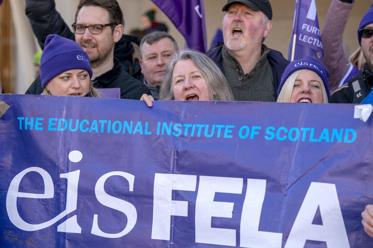 More college lecturer strikes announced in long-running pay dispute