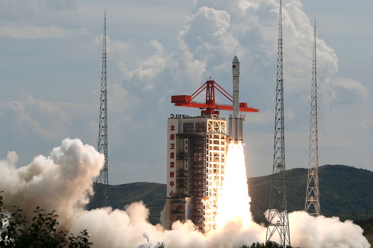 China launches rocket carrying new constellation of satellites