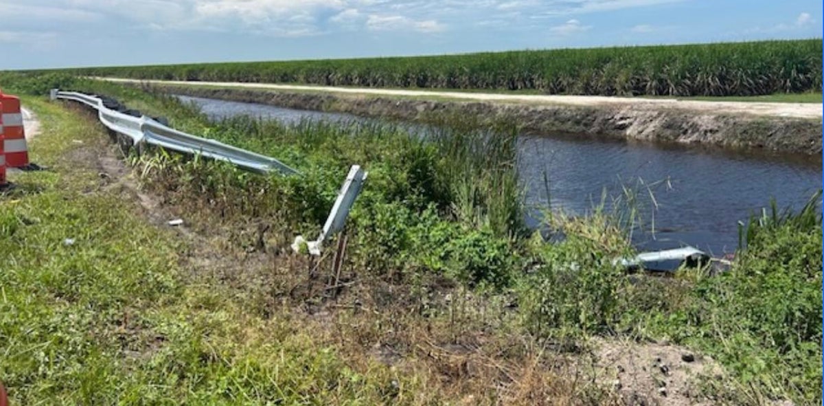 9 dead, including 6 kids, after SUV flips into Florida canal