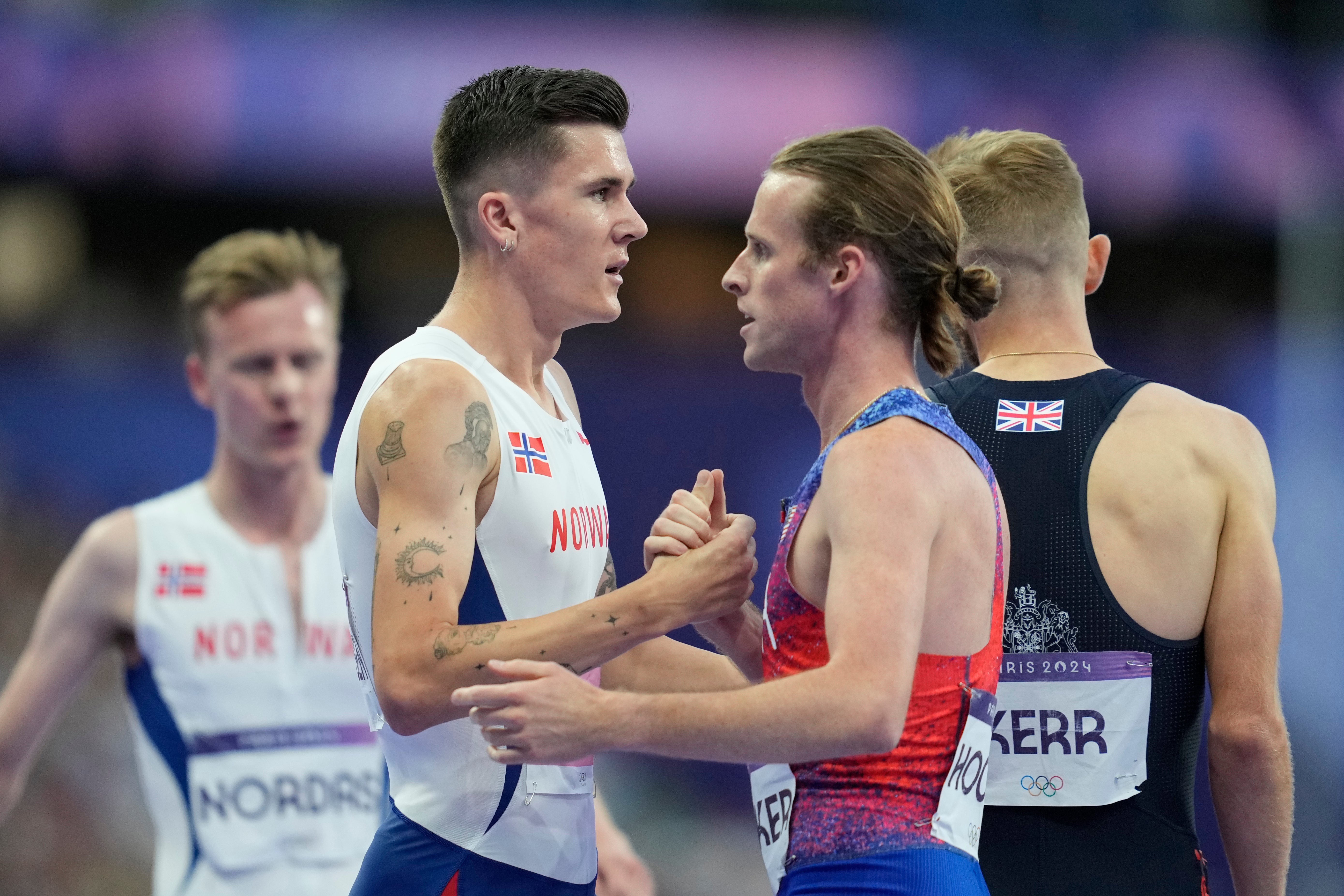 Gold medalist Cole Hocker, right, of the United States, shakes hands with fourth placed Jakob Ingebrigtsen