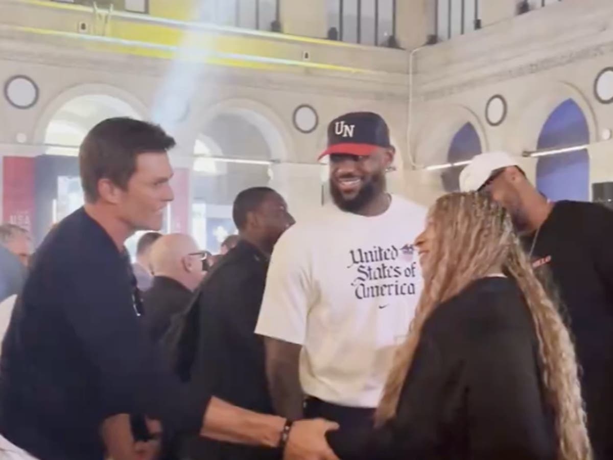 LeBron James tells recently divorced Tom Brady he owes success to his wife in awkward exchange LeBron James tells recently divorced Tom Brady he owes success to his wife in awkward exchange