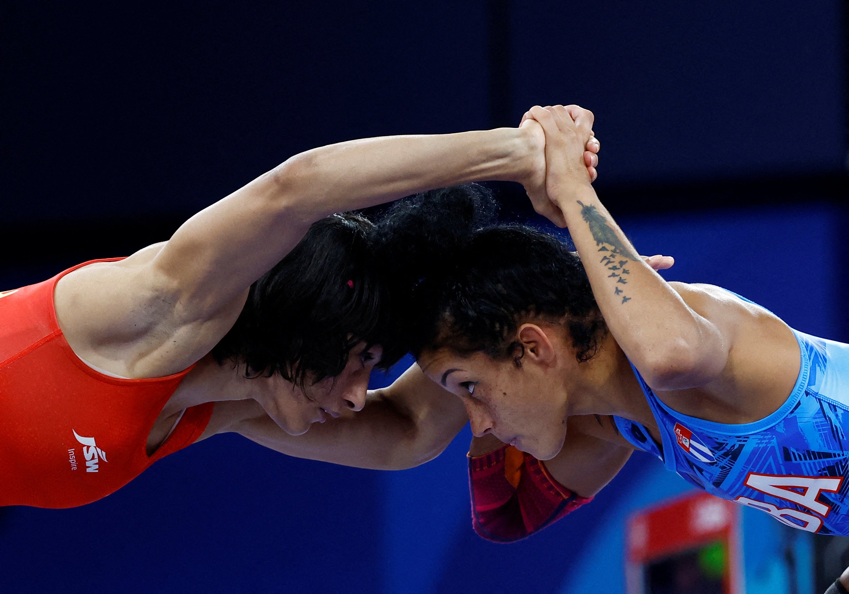 Vinesh Phogat in action against Yusneylis Guzman Lopez of Cuba