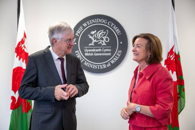 Former Welsh first minister Mark Drakeford with newly sworn first minister Eluned Morgan (Welsh Government/PA)