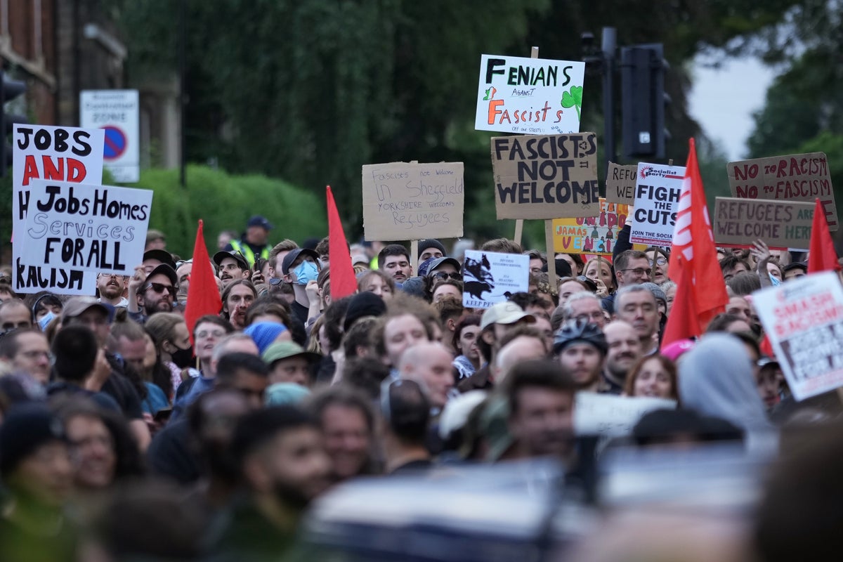 ‘Refugees welcome here’: Counter protesters gather in Sheffield as far-right demonstration falters